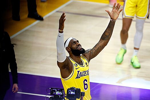 Дабл-дабл Леброна Джеймса помог «Лейкерс» переиграть одного из лидеров Востока «Бостон»