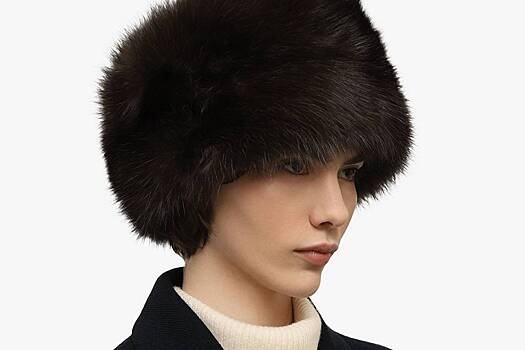 В ЦУМе начали продавать шапки из 90-х