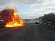 Грузовик взорвался после лобового столкновения с автомобилем на трассе «Дон»: видео