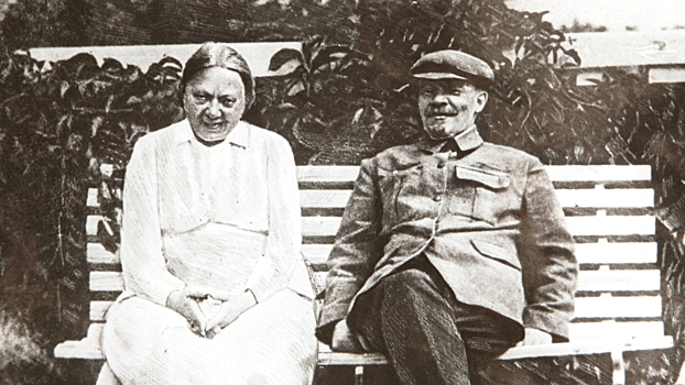 В каких случаях Крупская пользовалась фамилией мужа