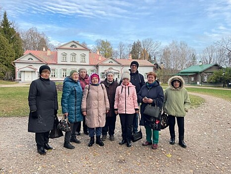 Жители геронтологического центра «Тропарево» посетили усадьбу Абрамцево