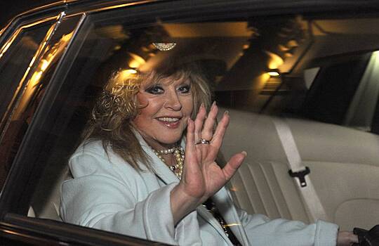 В Госдуме объяснили решение Пугачевой дать интервью гипнозом