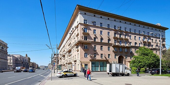 В ЗАО отремонтируют дом Александра Довженко
