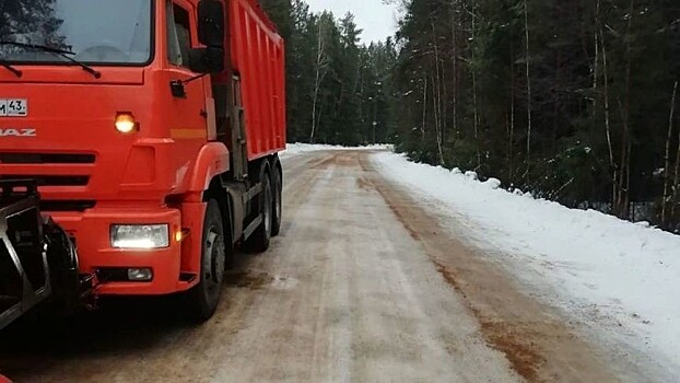 Трассу Порошино-Сидоровка обработали реагентами
