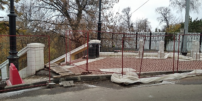 Благоустройство Лыковой Дамбы около Театральной лестницы планируют завершить в ноябре