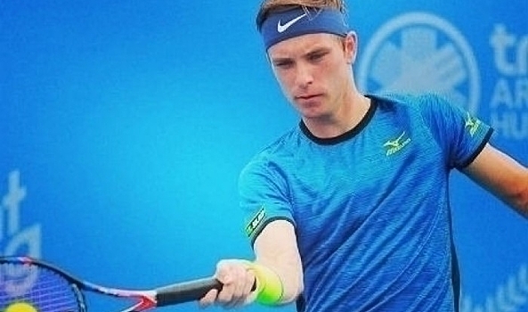 Волгоградский теннисист продолжает борьбу на турнире во Франции