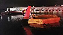 Рухнул в реку: в США потерпел крушение пассажирский Boeing