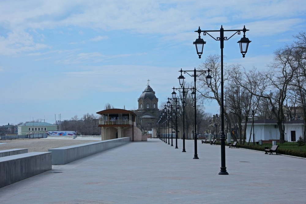 К 10-летию Крымской весны в Евпатории открыли реконструированную набережную