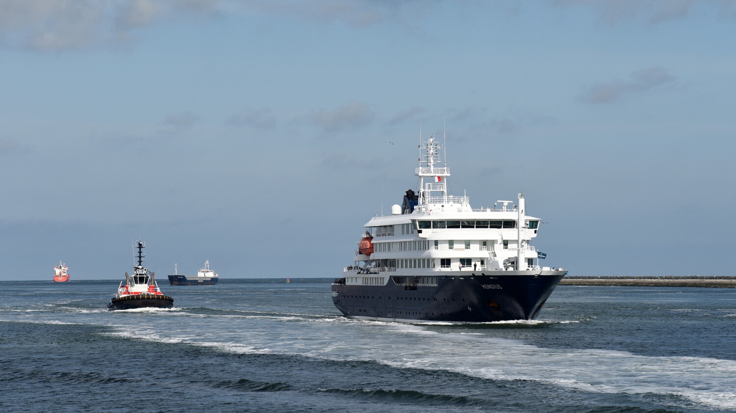 Лайнер MV Hondius отправился в плавание впервые после вспышки хантавируса