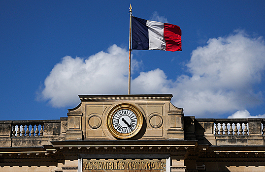 Fitch ухудшило прогноз по Франции на фоне политической нестабильности