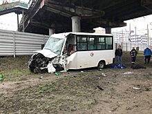 На Шехурдина микроавтобус «ГАЗель» врезалась в опору моста. Пострадала пассажирка
