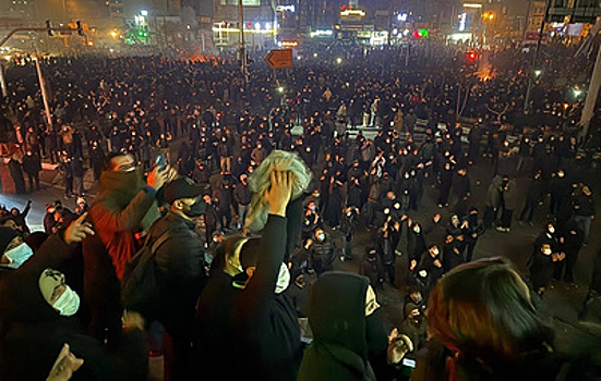 Глава МИД Ирана заявил о вооруженных террористах среди протестующих