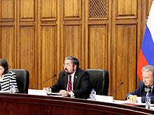 Назад в 90-е: в Хабаровске пропели оды дружбе с США