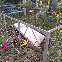 В Бейсуге вандалы разграбили кладбище
