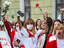 Сотни женщин вышли на улицы в Минске