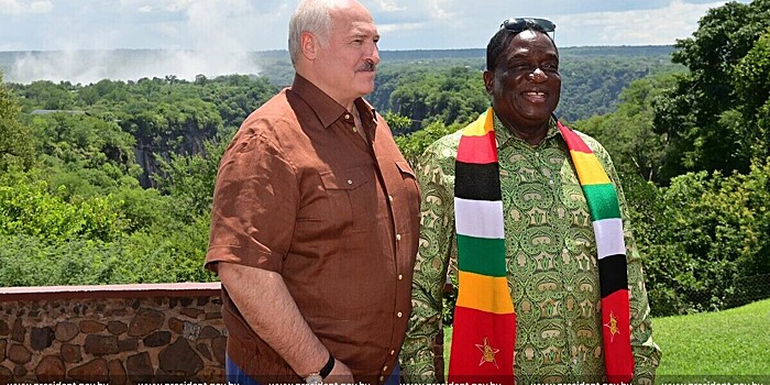 Лукашенко посетил водопад Виктория в последний день визита в Зимбабве