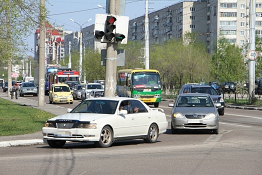 «Очень сложно проехать»: благовещенцы просят засыпать ямы на калининском кольце