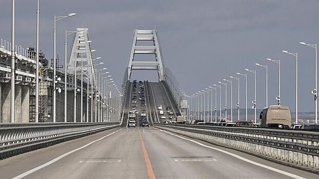 Движение автотранспорта по Крымскому мосту восстановлено