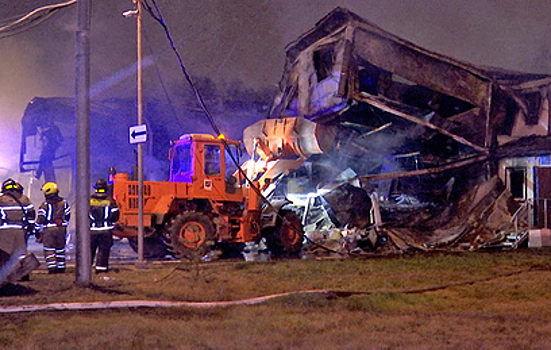 На юго-западе Москвы загорелись 40 строительных бытовок