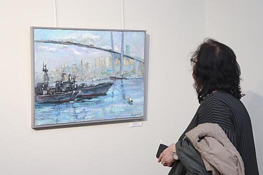 «Владивосток-161»: в залах Приморского отделения Союза художников России открылась выставка ко Дню города