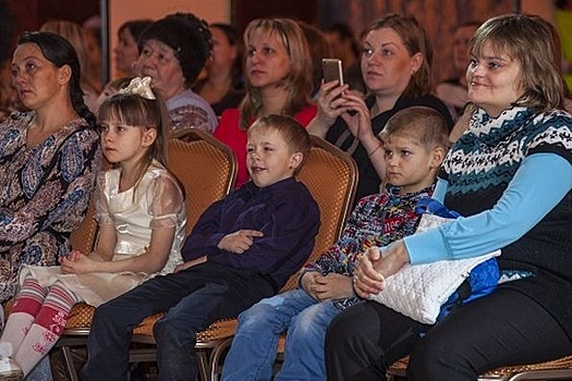 В Магнитогорске дали концерт в честь многодетных мам