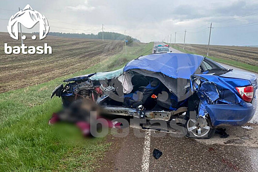 В Башкирии водитель Lada Granta погиб после столкновения с грузовиком