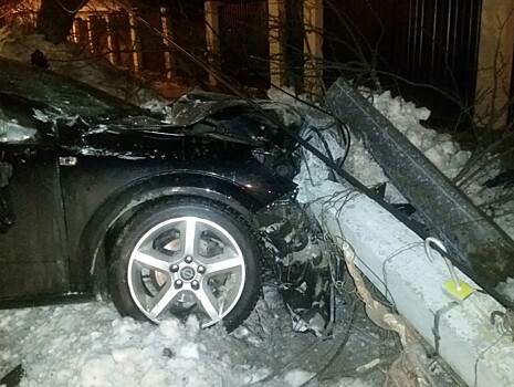 Во Ржеве водитель снес электрический столб