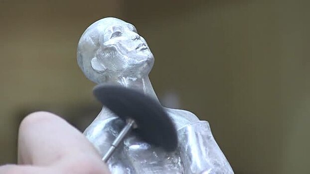 В Якутии сделали серебряный «Оскар» для Леонардо Ди Каприо