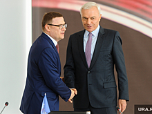 Губернатор Текслер наградил челябинского олигарха Рашникова
