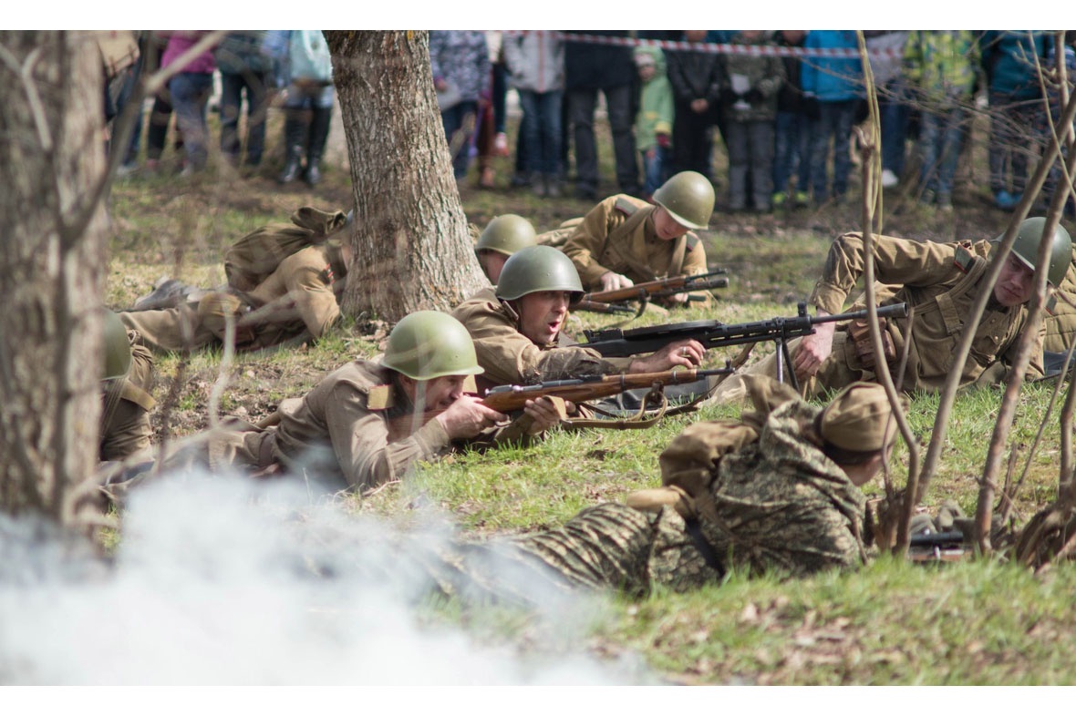 В Вологде военные реконструкторы воссоздали сражения весны 1945 года