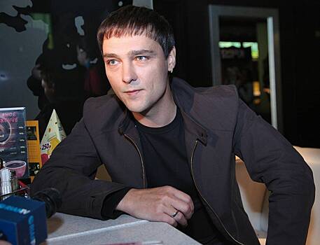 В память о Юрии Шатунове в Краснодаре высадили аллею белых роз