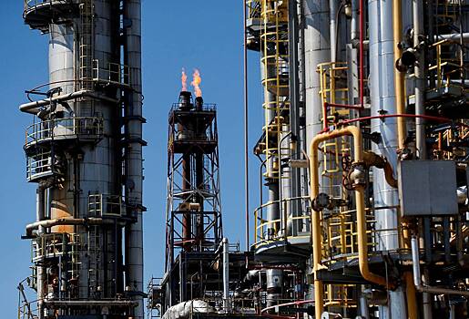 Глава МИД Венгрии пригрозил Зеленскому за слова о нефти из России