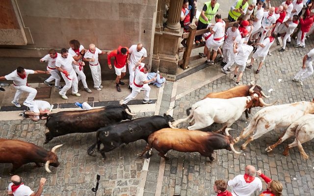 В Испании мужчина получил серьезные ранения во время забега с быками