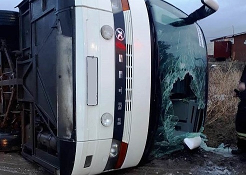 «Мы спали, повисли на ремнях»: туристка из перевернувшегося автобуса рассказала, как произошло ДТП