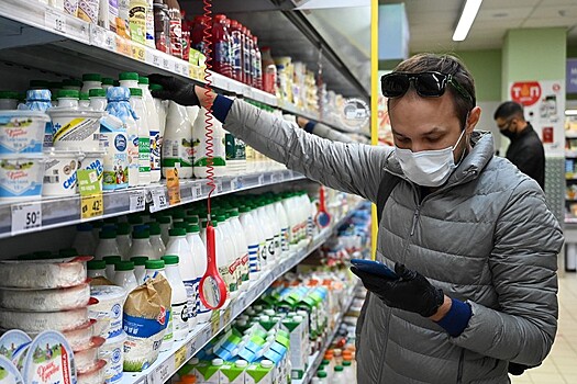 Экономист оценил идею о продуктовых карточках для малоимущих