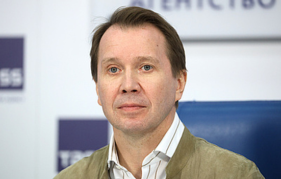 Евгений Миронов назвал интересной идею снять фильм про шахматиста Алехина