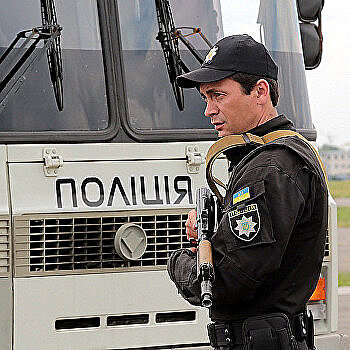Украинский военный открыл стрельбу по людям возле супермаркета