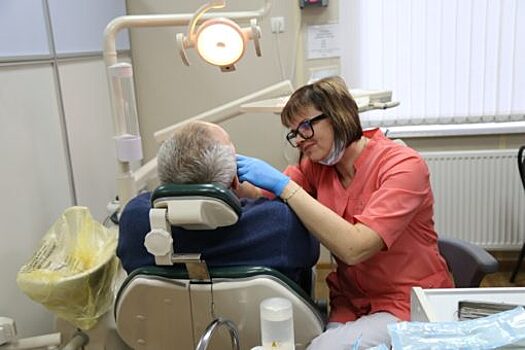 Орловских зубных врачей поздравили с юбилеем