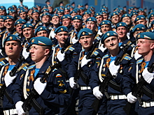 Большинство мужчин мечтают получить на 23 февраля деньги,  но получат косметику и носки