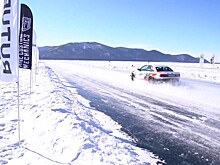 На льду Байкала в Бурятии прошел автофестиваль скорости. Видео