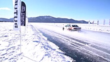 На льду Байкала в Бурятии прошел автофестиваль скорости. Видео