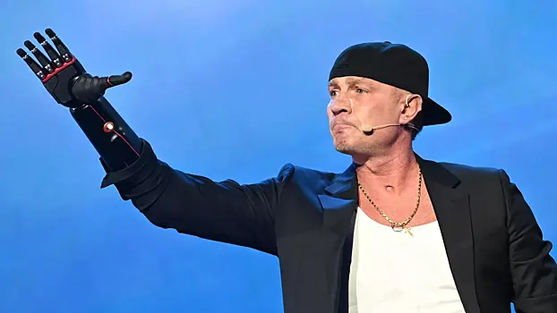 Костомаров призвал поддержать российских фигуристов, выступающих без флага