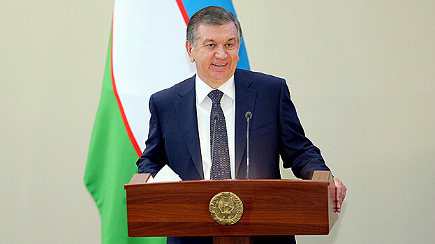 Президент посетил фармацевтическую фабрику в Наманганской области