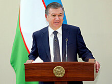 Президент посетил фармацевтическую фабрику в Наманганской области