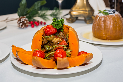 Новогодний стол: дагестанская баранина, десерт с айвой и тыквой и, конечно, оливье