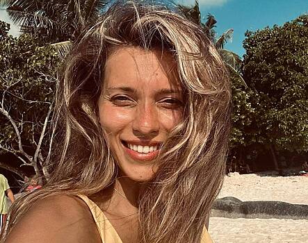 Регина Тодоренко снялась в купальнике на пляже