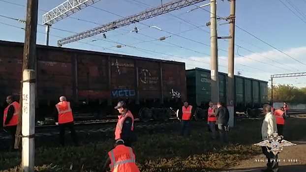 Попытка хищения груза из железнодорожного состава стала причиной схода вагонов с рельсов