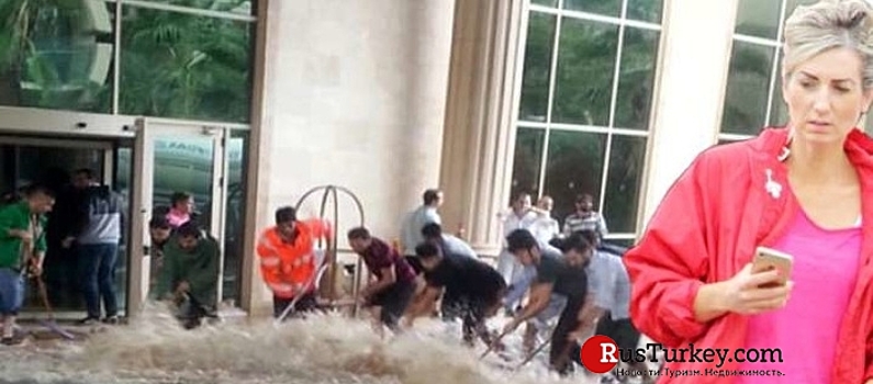 Туристы и местные жители пострадали от наводнения в Бодруме