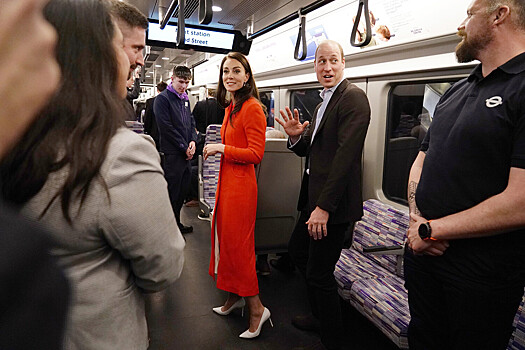 Кейт Миддлтон и принц Уильям проехали несколько остановок в метро
