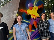 В Ленинском районе молодые художники превратили скейт-площадку в яркий арт-объект